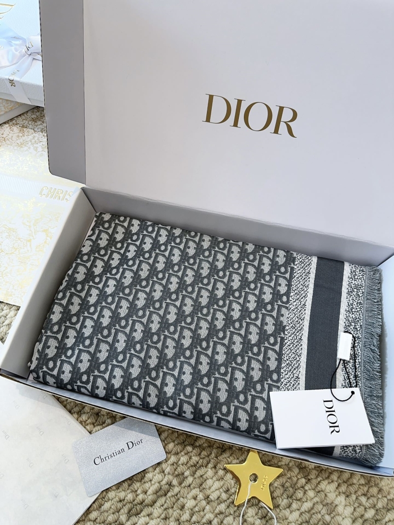 CHRISTIAN DIOR